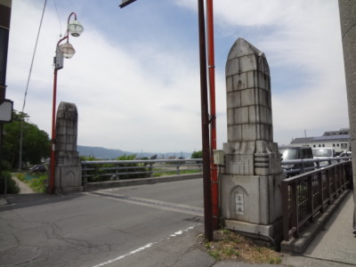 〈親柱〉が特徴的な上川橋